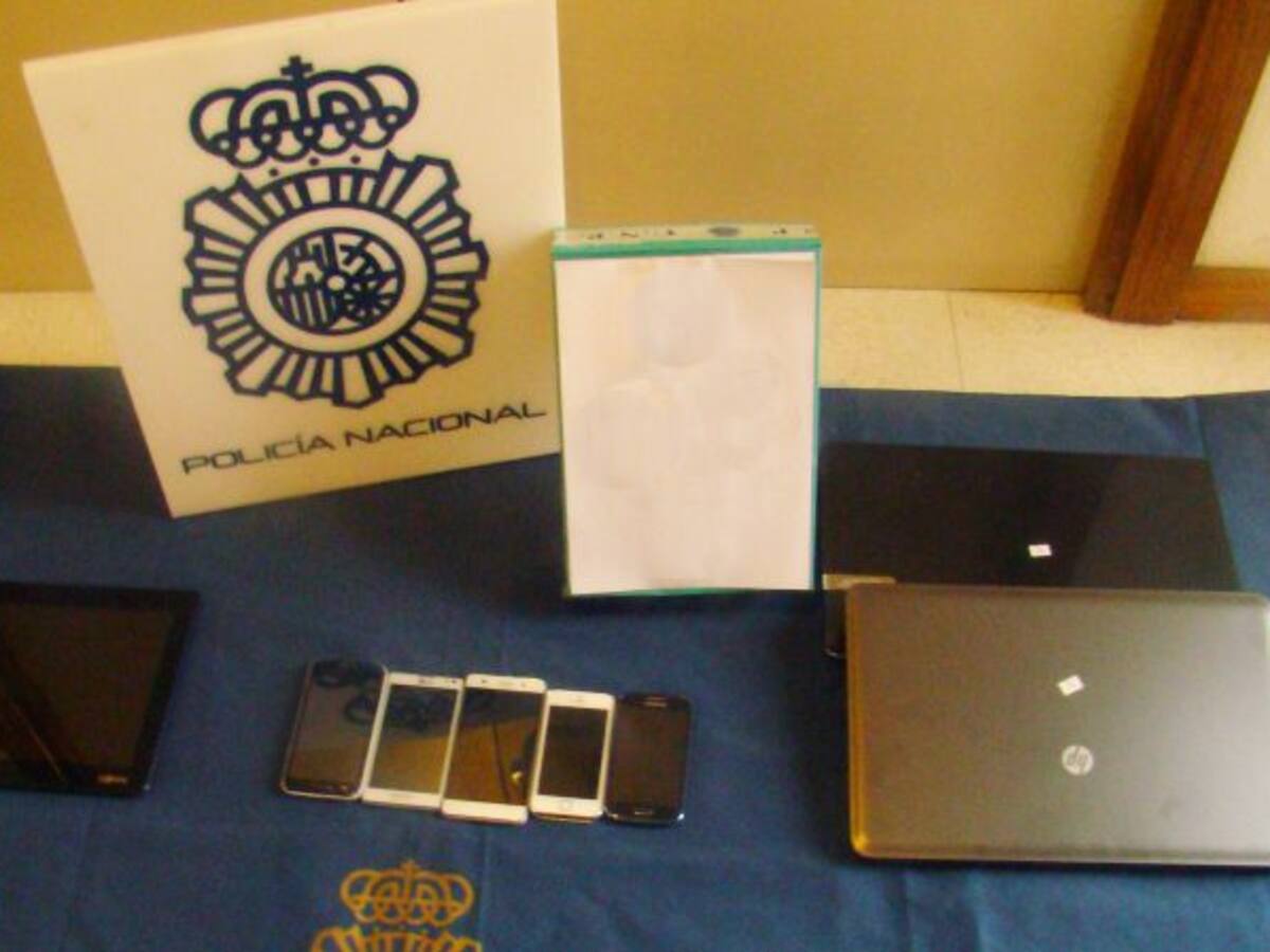 Cae una banda que compraba con tarjetas fraudulentas