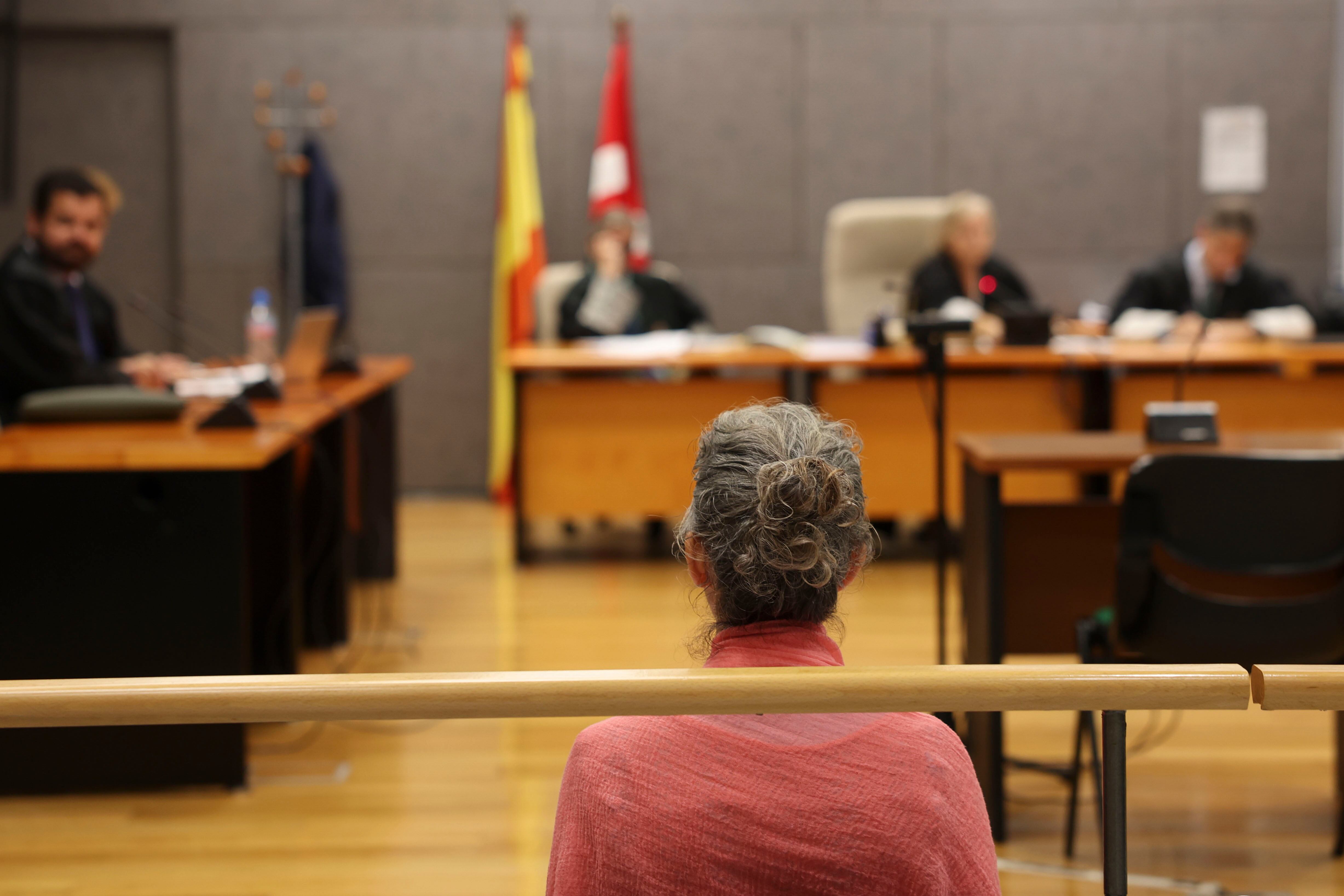 BILBAO, 19/09/2025.-Audiencia abierta con la acusada en el juicio contra una enfermera de un centro de salud de Osakidetza acusada de simular la vacunación de menores finaliza en la Audiencia de Bizkaia con la presentación de las conclusiones de las partes. EFE/Luis Tejido