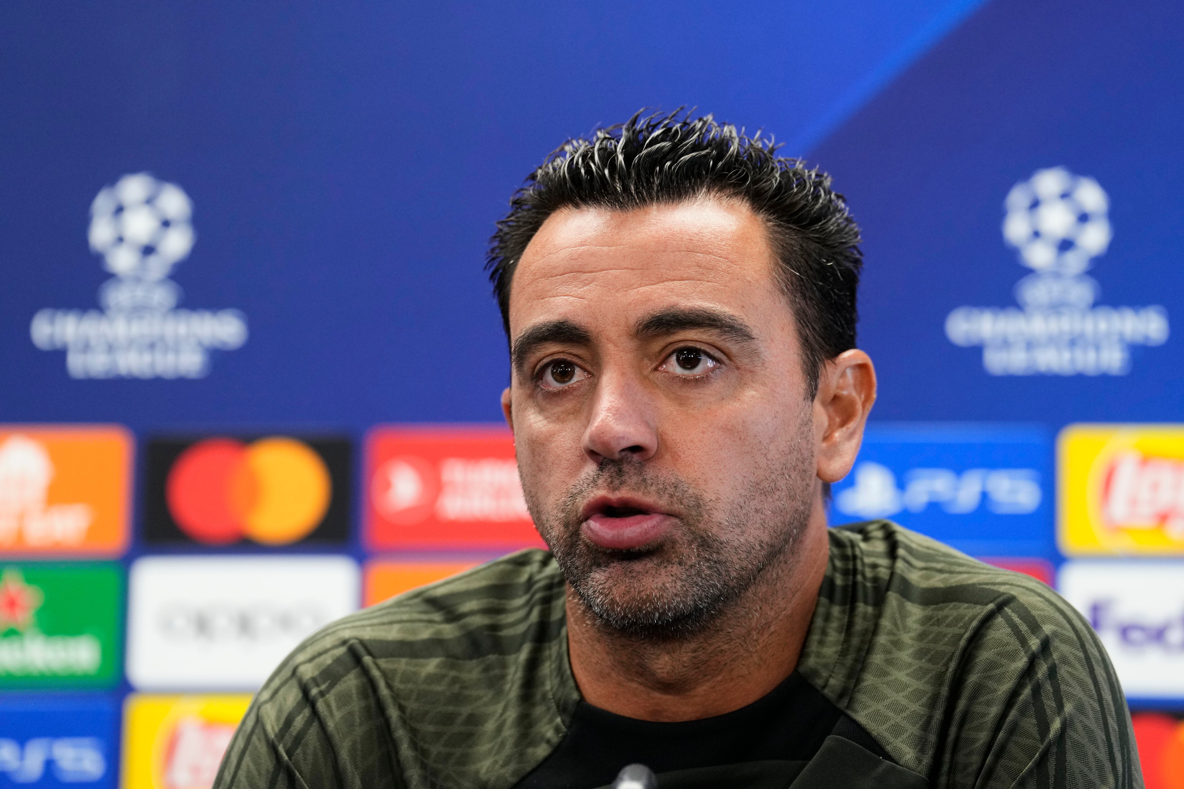 El entrenador del FC Barcelona, Xavi Hernández, tiene muchas variantes en la plantilla para armar su alineación