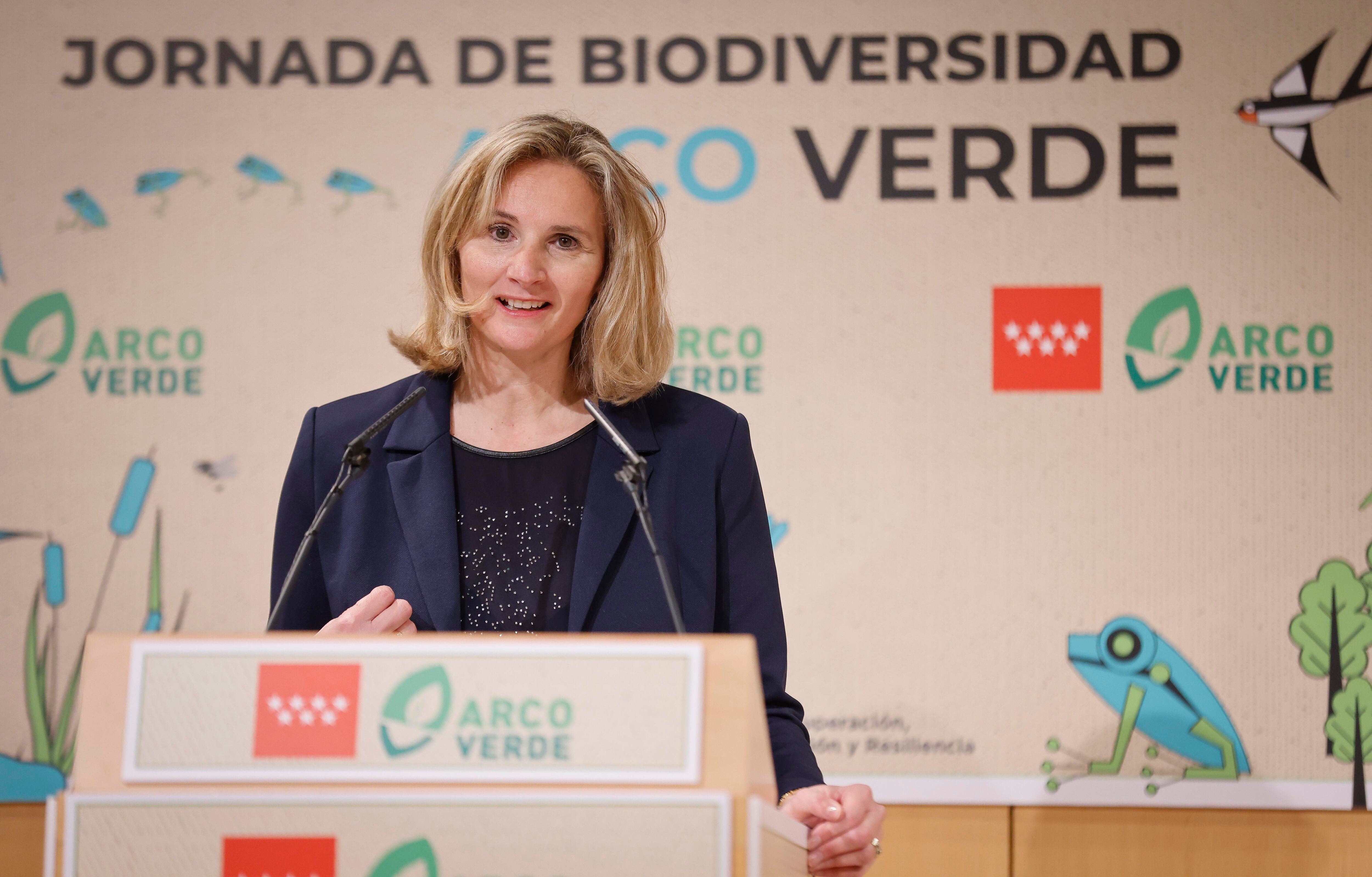 MARTÍN INAUGURA LA JORNADA DE BIODIVERSIDAD DEDICADA AL PROYECTO MEDIOAMBIENTAL ARCO VERDE
La consejera de Medio Ambiente, Vivienda y Agricultura de la Comunidad de Madrid, Paloma Martín, inaugura la Jornada de Biodiversidad Arco Verde, organizada por la Administración regional, en la que se pondrán en común las experiencias de renaturalización y cuidado de la fauna y flora madrileñas que se están realizando gracias a este innovador proyecto.


FOTO: D. SINOVA