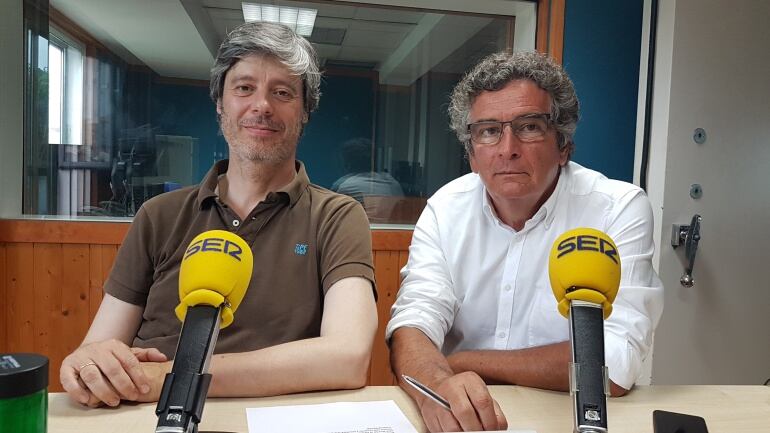 Carlos Pajares y Juan Guimerans en la tertulia de La Ventana de Cantabria 