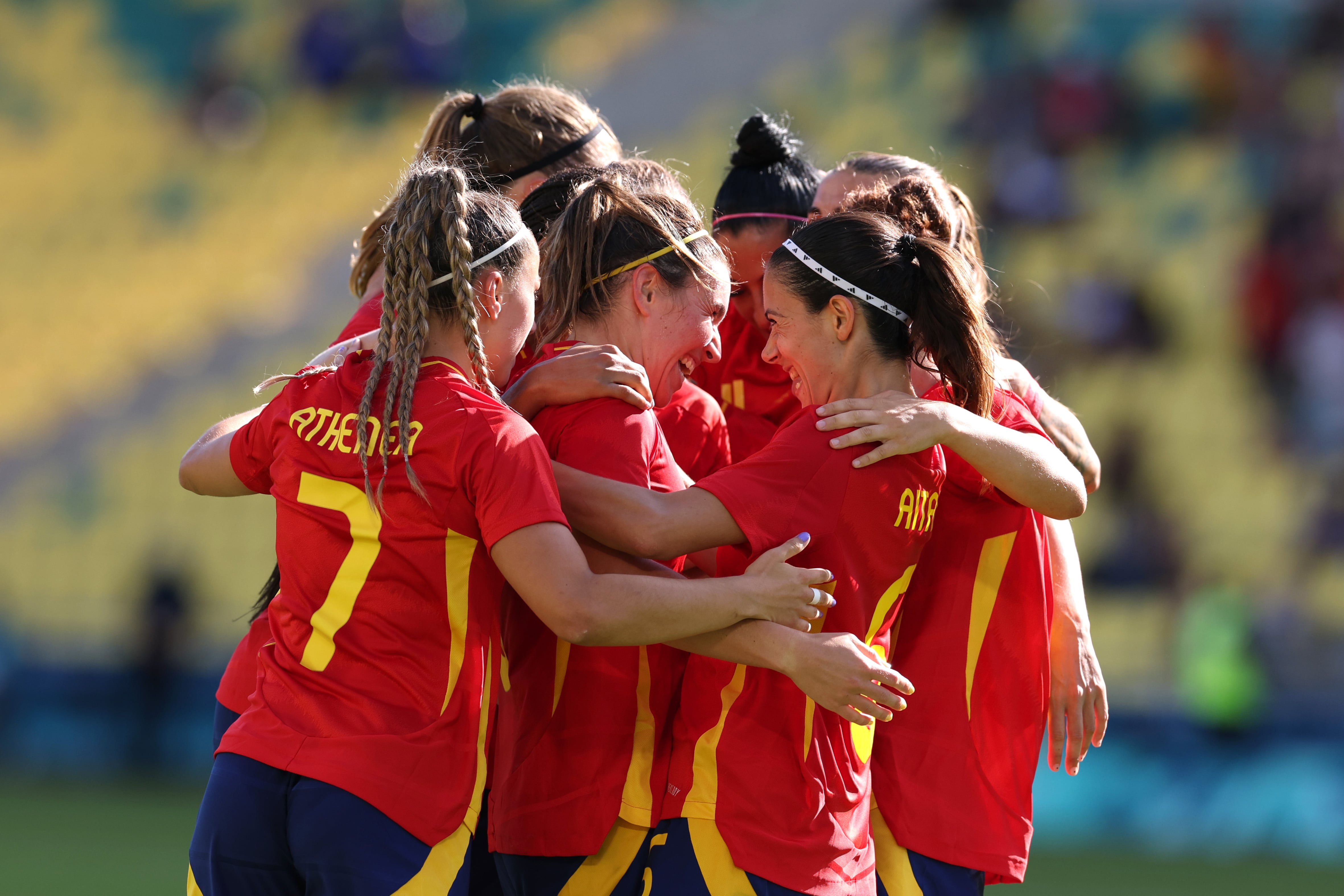 Las jugadoras de la selección española celebran el 2-1 de Mariona Caldentey ante Japón. (Robert Cianflone/Getty Images)