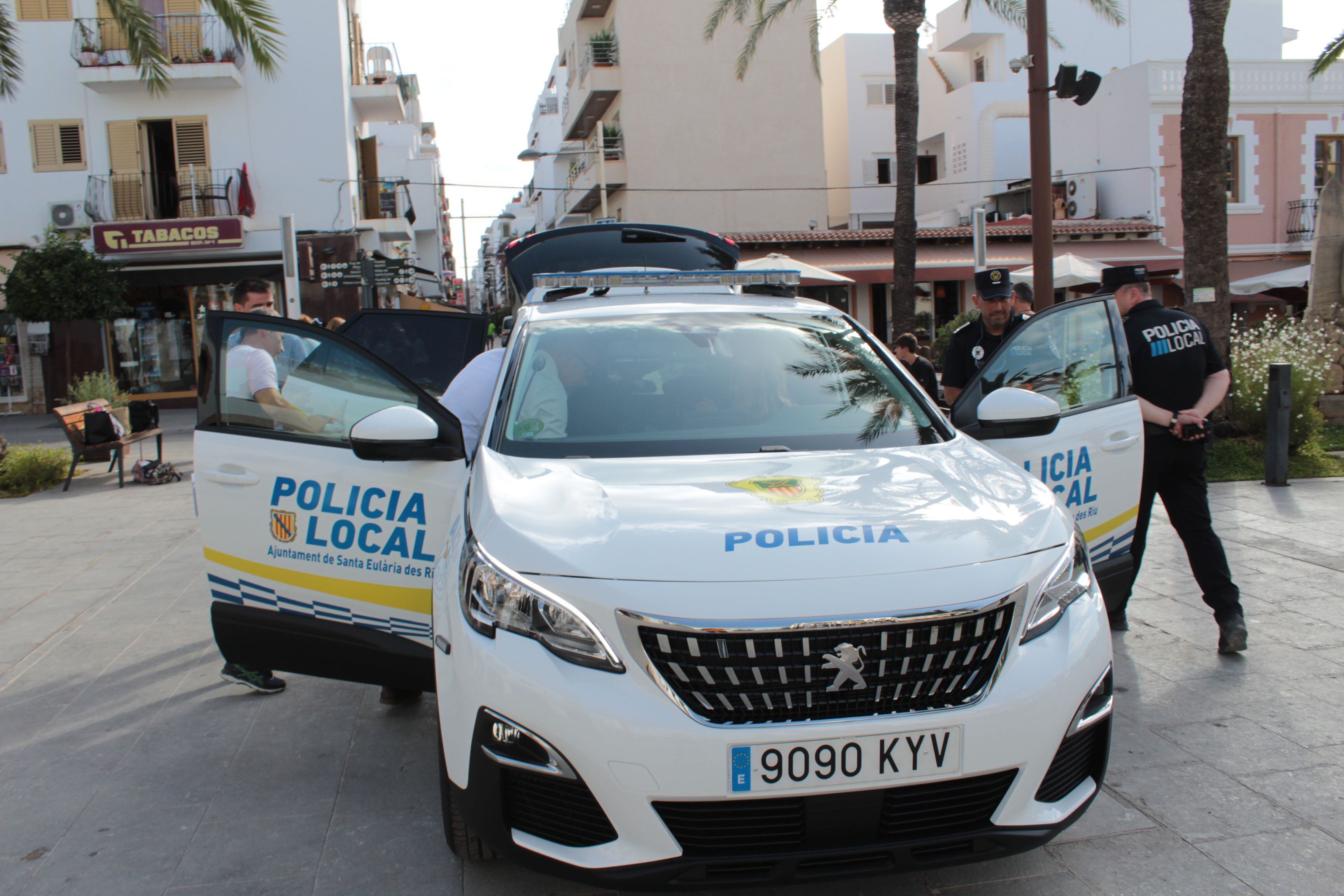 Agentes de la Policía Local de santa Eulària