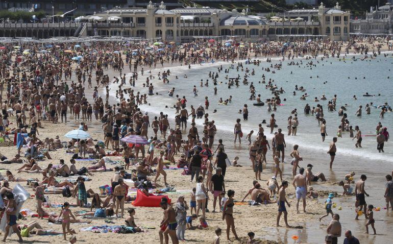 Aspecto que presentaba la playa de La Concha en San Sebastian 