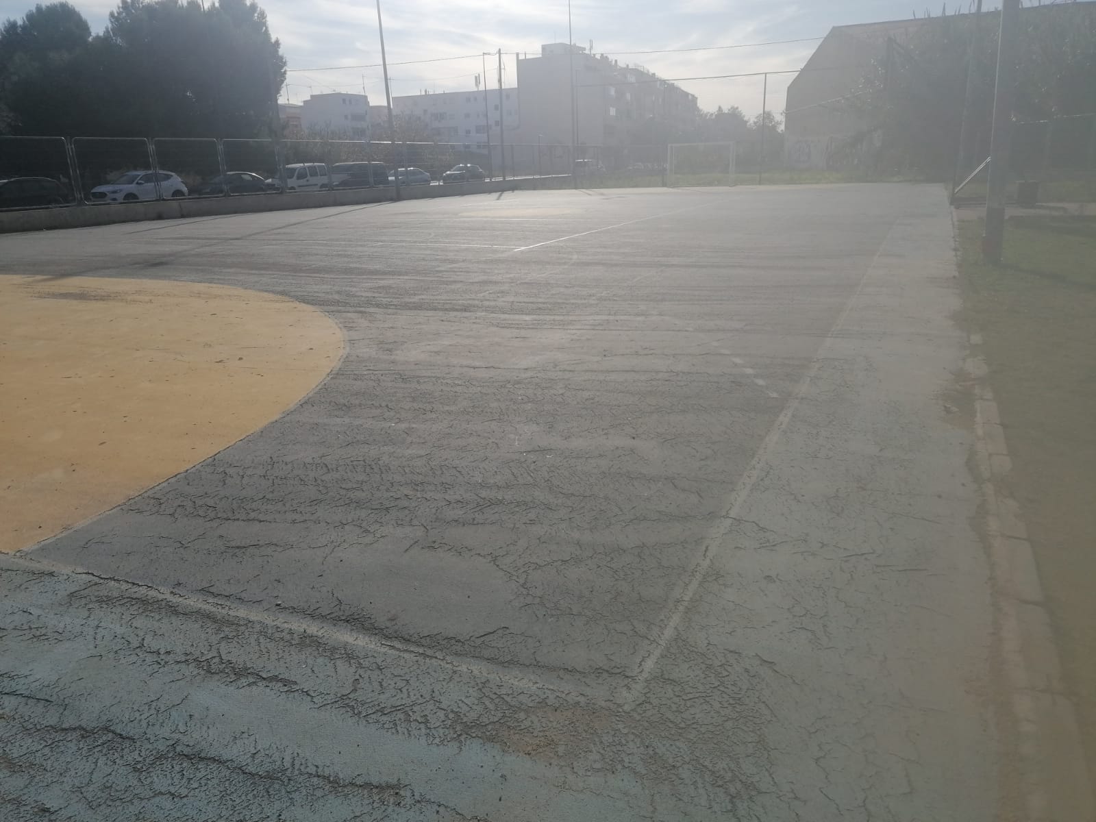 Pista de futbol sala en el polideportivo de Ciudad de Asís de Alicante