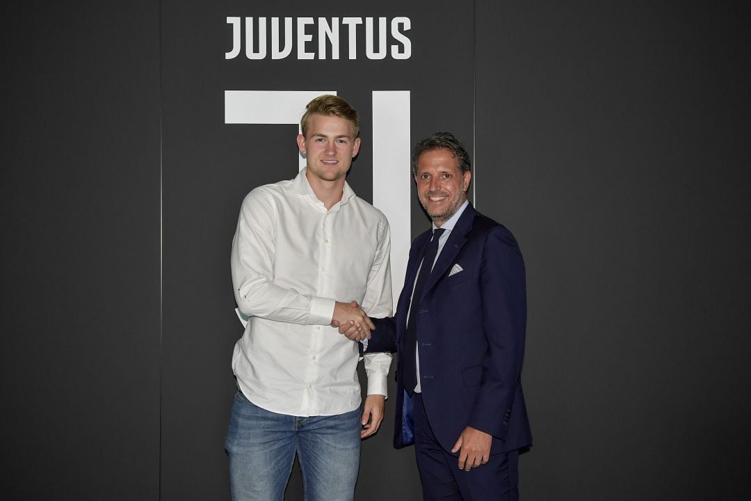 Matthijs de Ligt después de firmar su contrato con la Juventus.