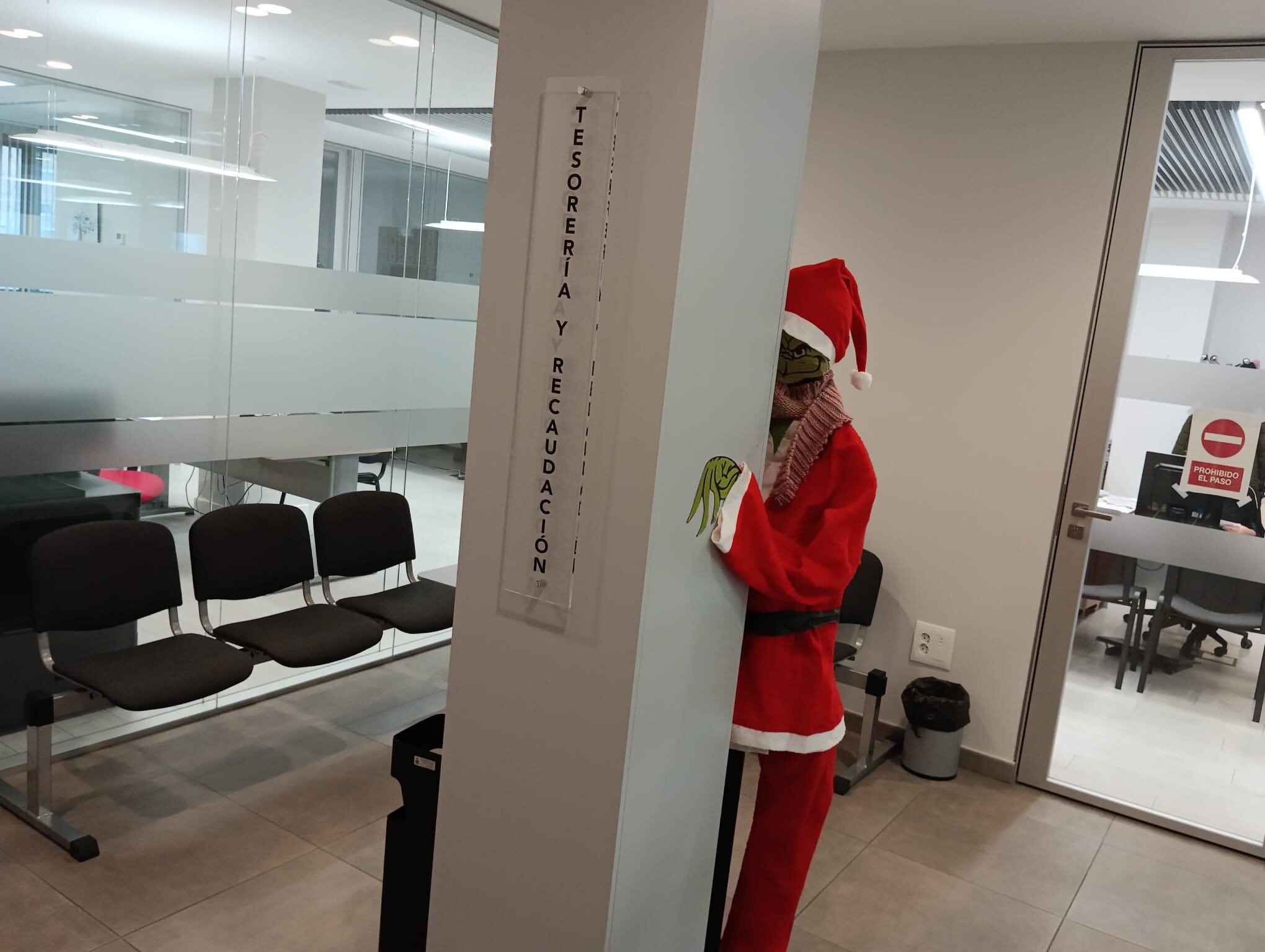 Los departamentos municipales han decorado sus espacios con buen humor. ¿Será porque presienten que por fin se va a aprobar la RPT?