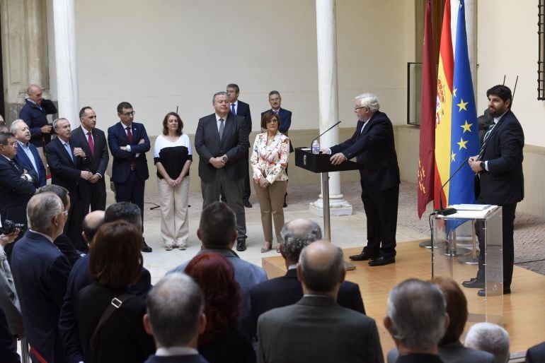 José Antonio Cobacho tomó posesión ayer de su cargo como presidente del Consejo Económico y Social.