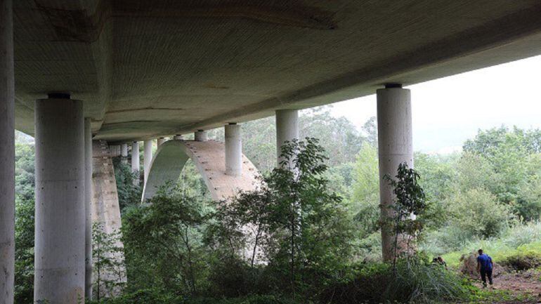 Viaducto en el que falleció la joven holandesa tras saltar al vacío.