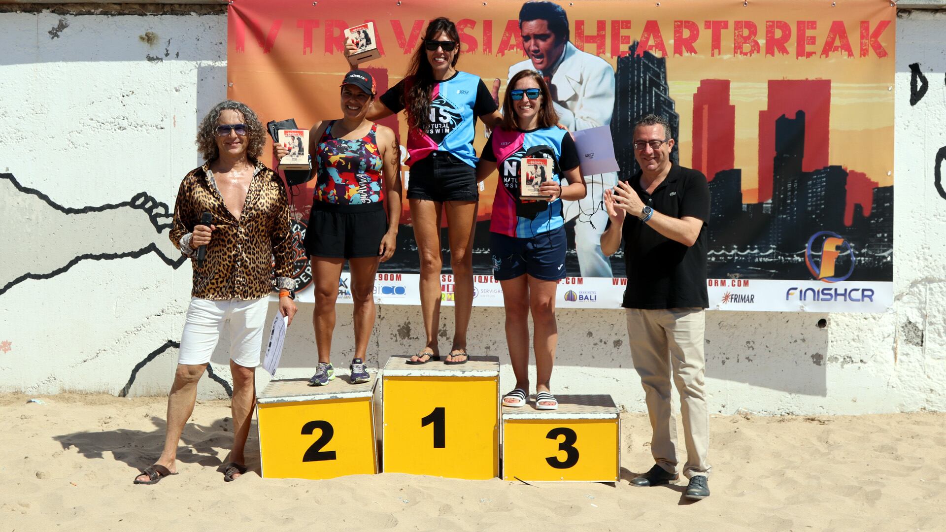 Podio femenino de la 4ª Travesía Heartbreak Benidorm