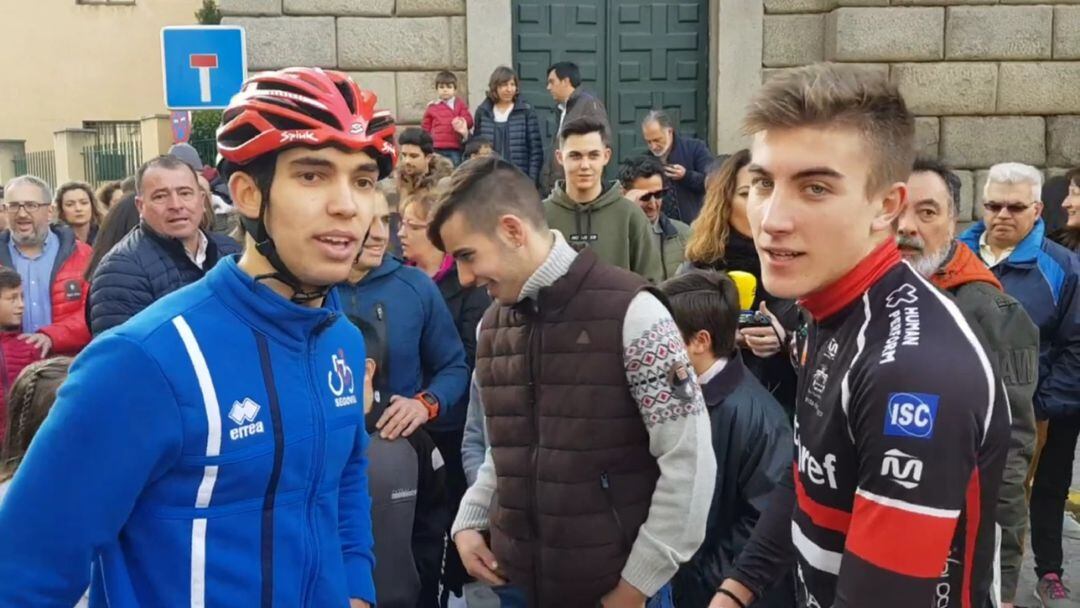 El ganador, Hugo Sanz (d) y su compañero en el Artepref, Iván Gómez, segundo clasificado, tras finalizar la prueba.