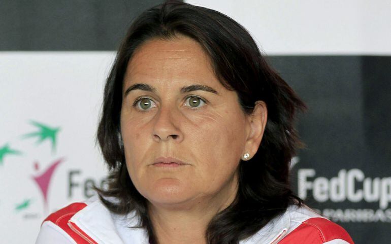 Conchita Martínez en una rueda de prensa como capitana de Fed Cup.