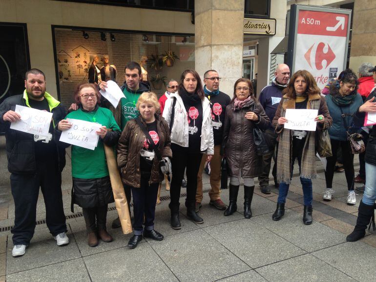 Representantes de la Plataforma de Afectados por la Hipoteca en Palencia