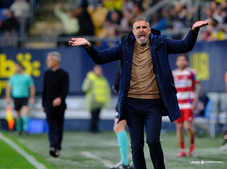 Garitano lleva al Cádiz como un cohete hacia el Play Off.