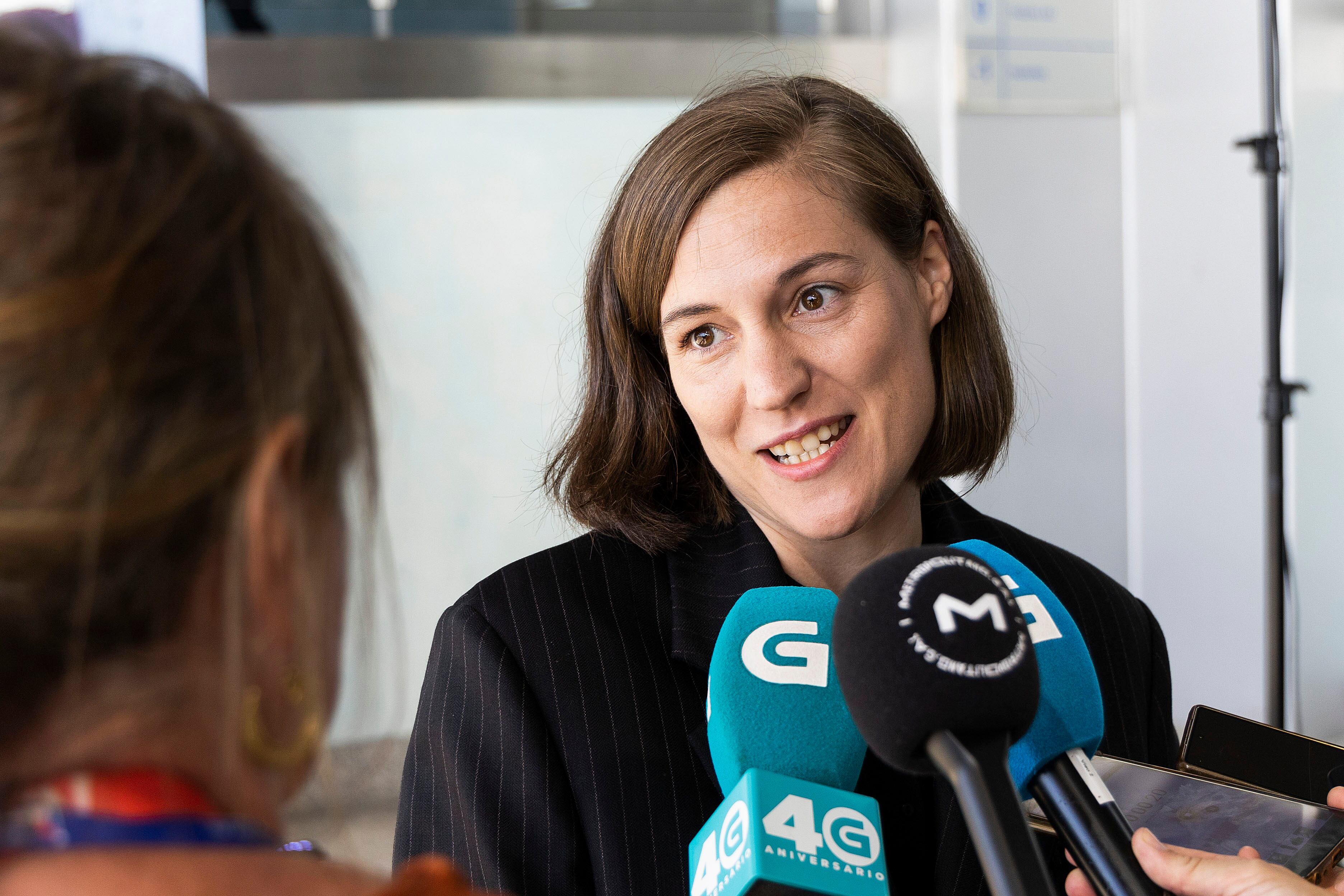 VIGO (PONTEVEDRA), 26/08/2025.- La directora Carla Simón atiende a la prensa en el photocall previo al estreno de su película &quot;Romería&quot;, este martes en Vigo. EFE / Salvador Sas
