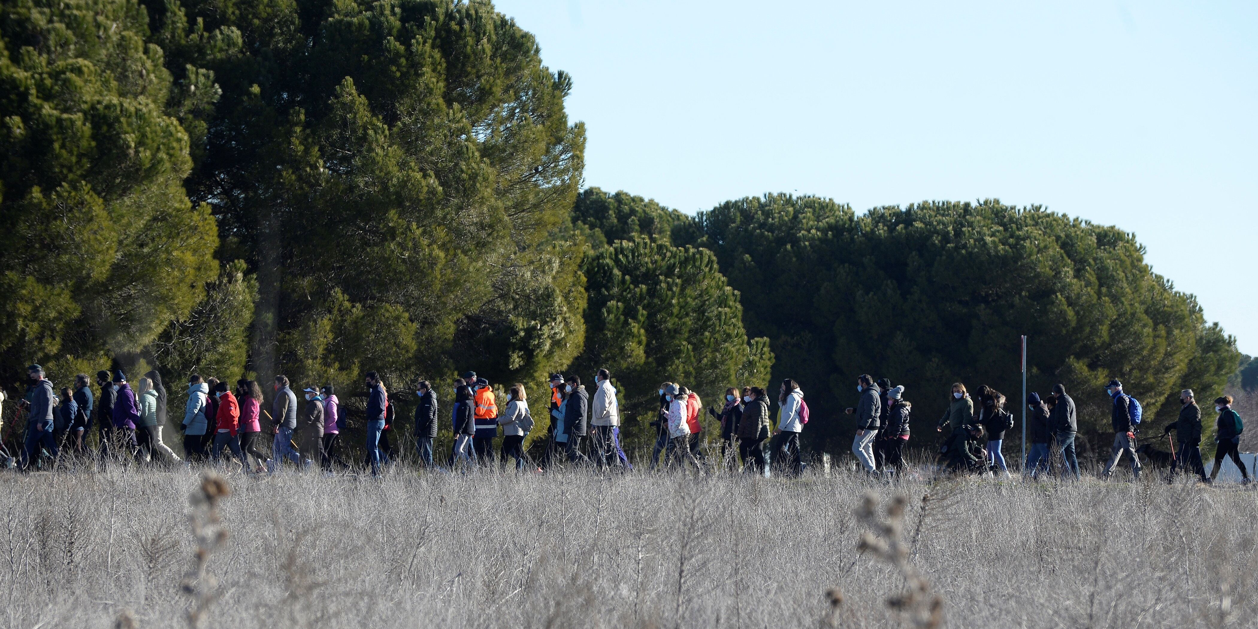 TRASPINEDO (VALLADOLID), 29/01/2022.- Vecinos participan este sábado la cuarta batida en busca de Esther López, desaparecida el 12 de enero, en esta ocasión con una ampliación hacia el oeste del radio ya explorado, en la localidad vallisoletana de Traspinedo.EFE/NACHO GALLEGO