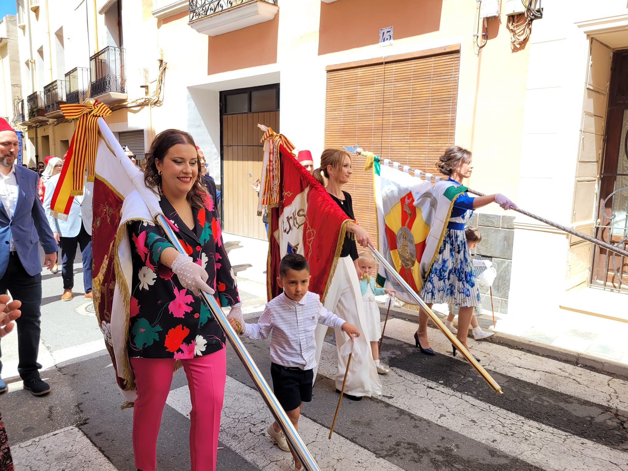 Abanderadas en el desfile de San Vicente