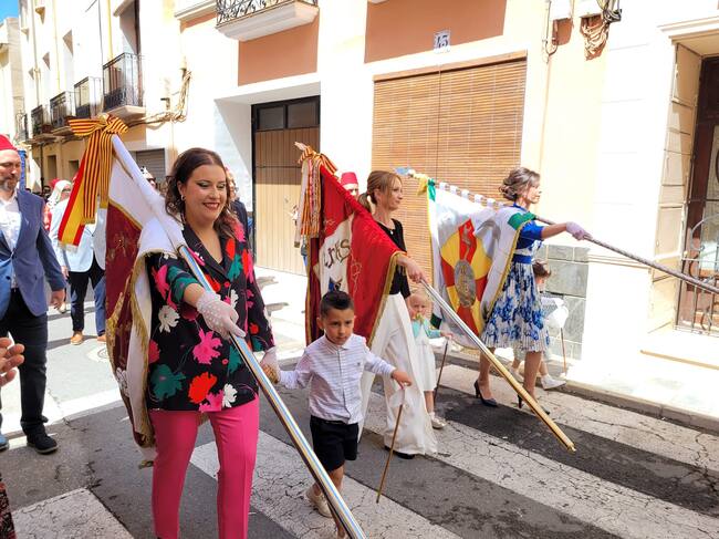 Abanderadas en el desfile de San Vicente