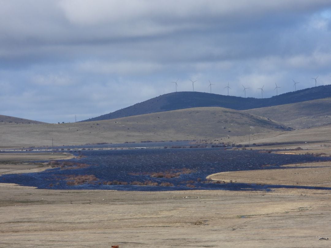 Embalse de Serones en el río Voltoya