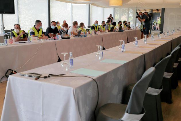 Mesa del Comité de Empresa de Alcoa al inicio de la reunión con la empresa.