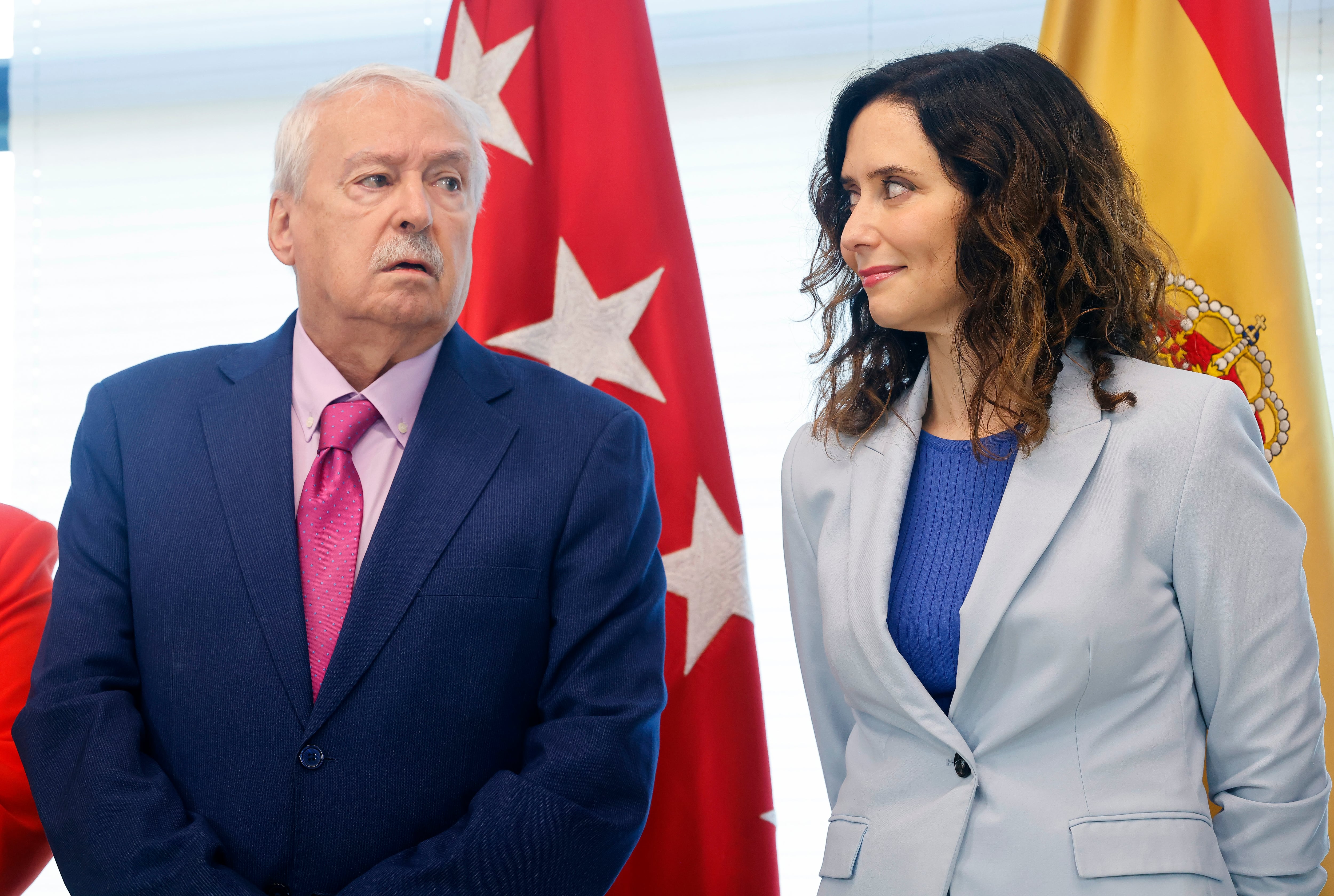 Isabel Díaz Ayuso y Joaquín Leguina durante su toma de posesión como presidente de la Cámara de Cuentas