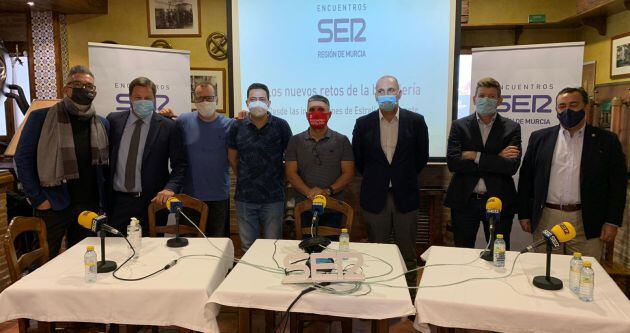 Nuestro compañero Paco Sánchez junto a Yayo Delgado, Pablo González Conejero, Juan Francisco Carmona, Jesús Jiménez, Pedro García Rex, Juan Fernando Hernández y el director de la Cadena SER en la Región de Murcia, Domingo Camacho