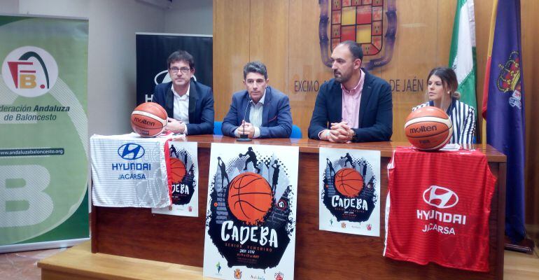 Representantes políticos y deportivos presentan el Campeonato de Andalucía de Baloncesto Femenino Senior.