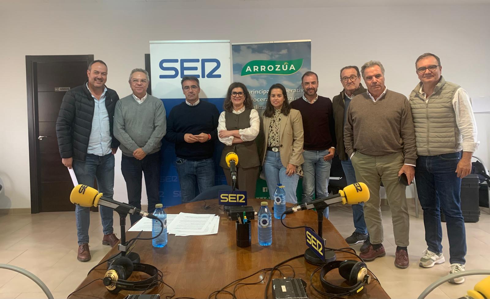 Foto de familia en el Hoy por Hoy Sevilla emitido desde Arrozúa