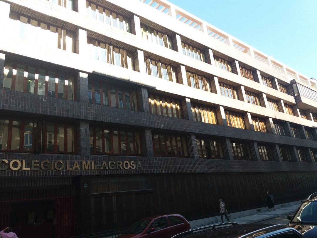 Fachada del Colegio de La Milagrosa de Oviedo