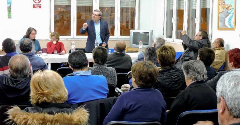 Fernando Martínez en una asamblea sobre las pensiones.