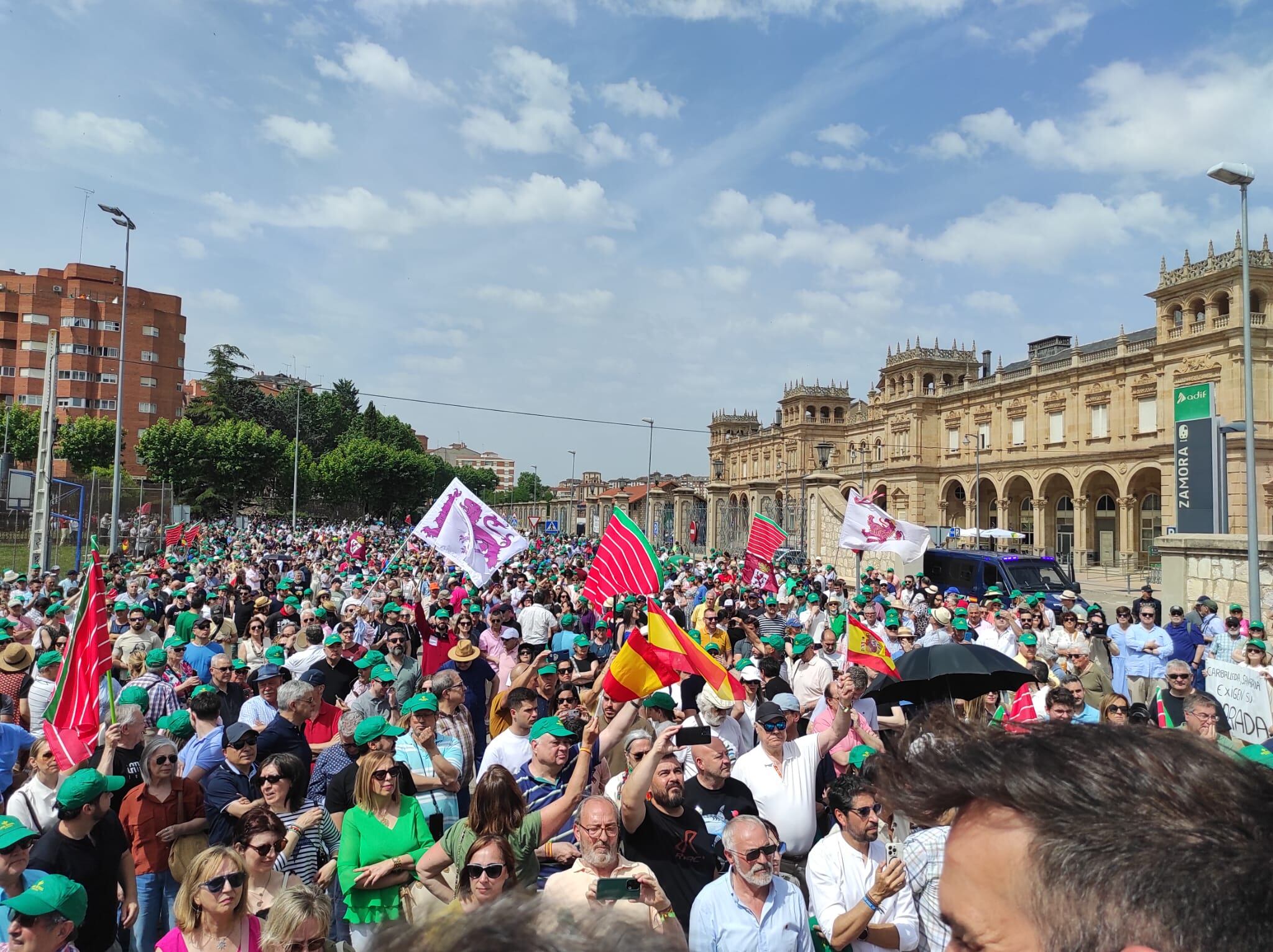 Manifestación en Zamora contra la supresión de paradas del AVE en la estación de alta velocidad de Otero de Sanabria