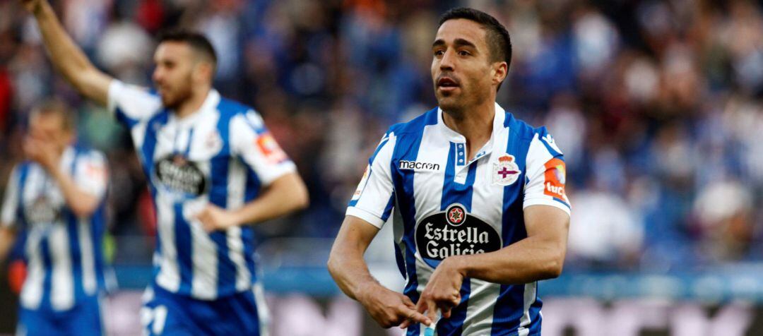 El centrocampista del Deportivo Pedro Sánchez celebra el segundo gol