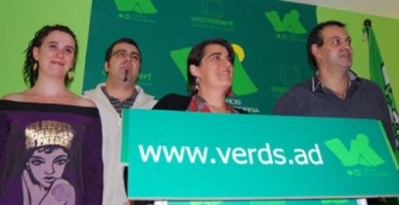 Antònia Escoda al centre al congrés del 2005 en què es escollida presidenta del partit Els Verds d&#039;Andorra.