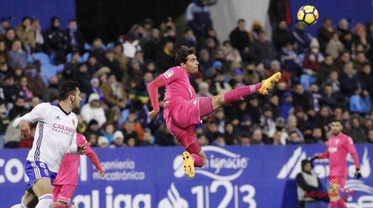 Joao despeja un balón