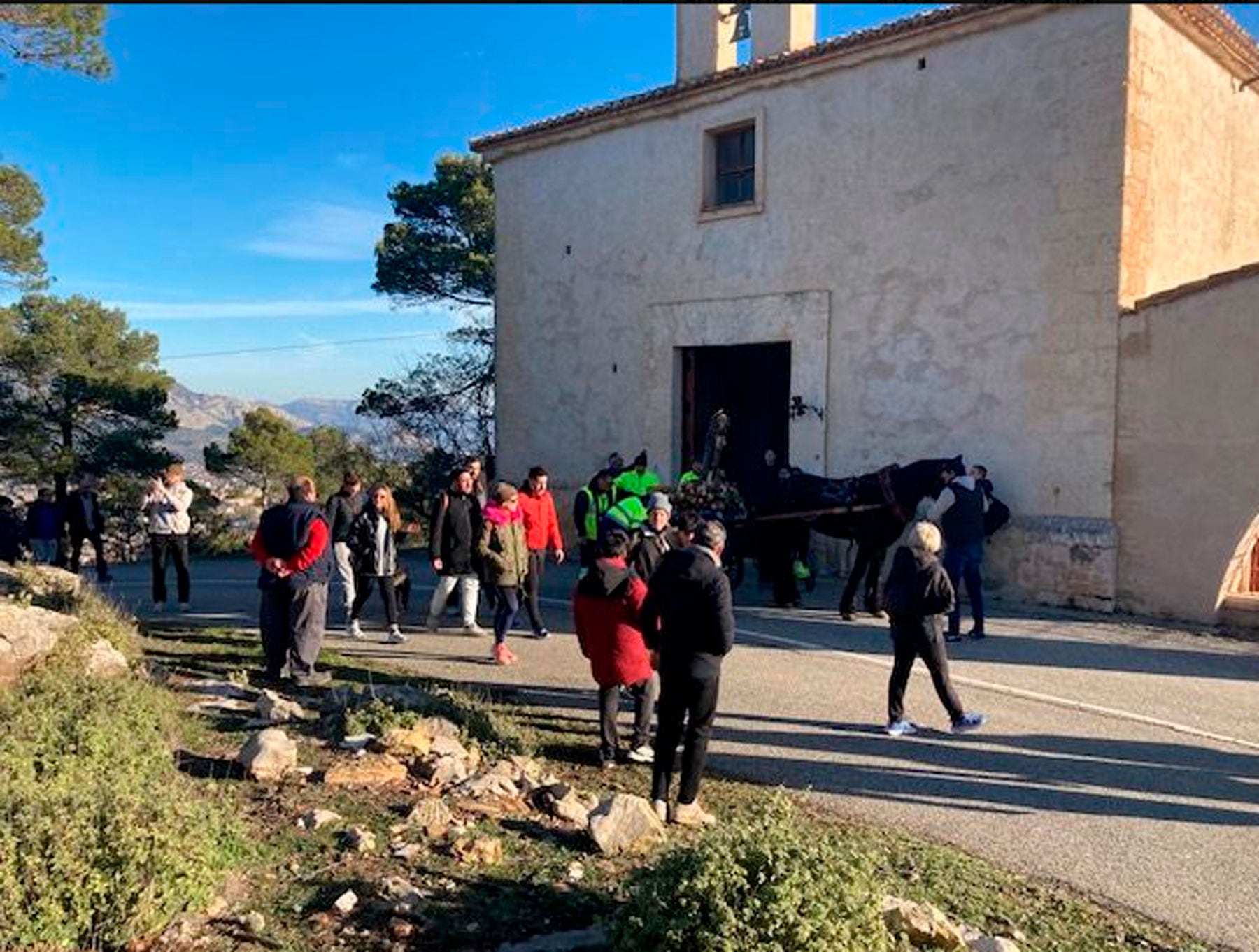 Un instante de la llegada del santo, Sant Antoni, a la ermita de su mismo nombre