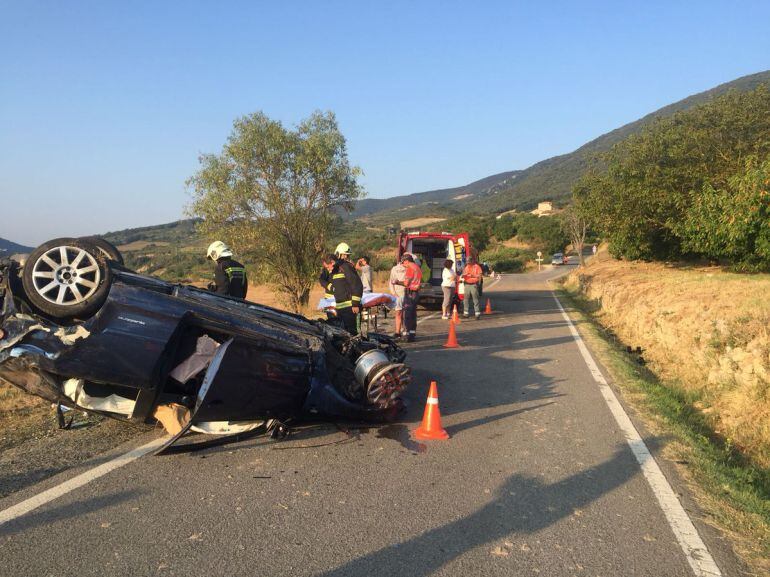 Policía y Bomberos atienden un accidente en Bidaurreta