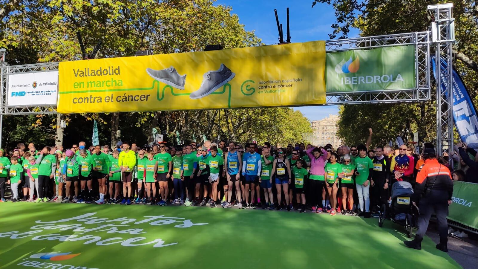 Salida de la Marcha contra el Cáncer en Valladolid