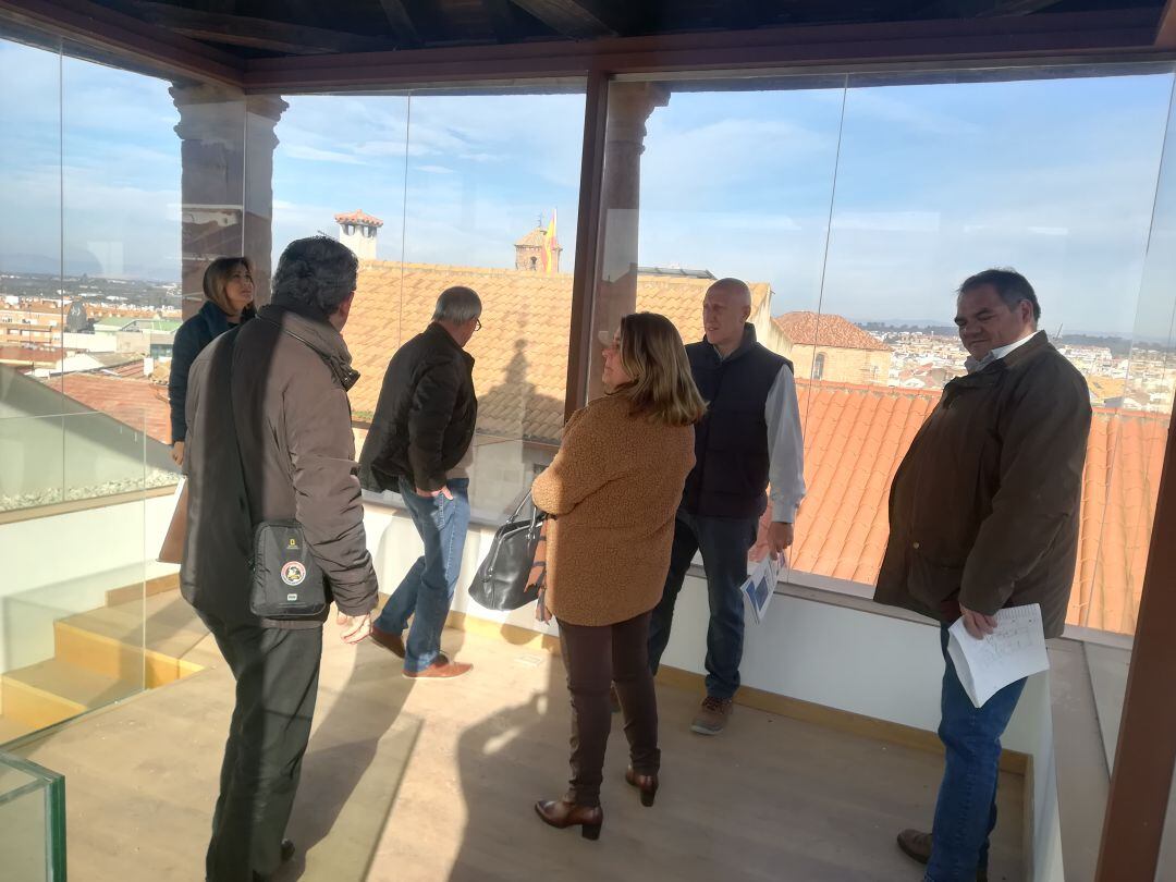 Visita de representantes municipales y técnicos de la Junta a las obras de la Casa de la Juventud.