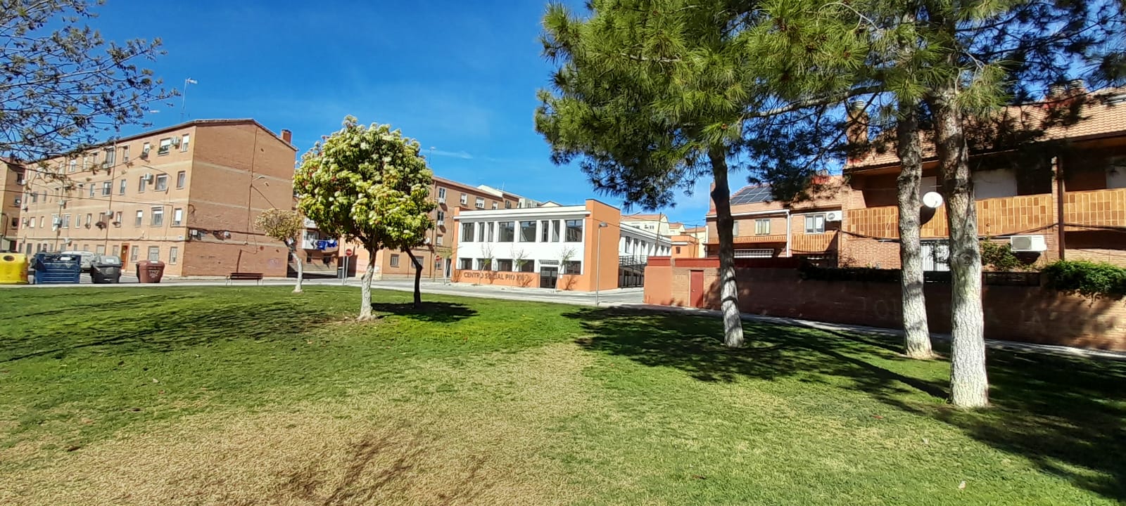 La nueva entrada al centro social de PIO XII de Ciudad Real está por el parque de Santo Tomás de Villanueva