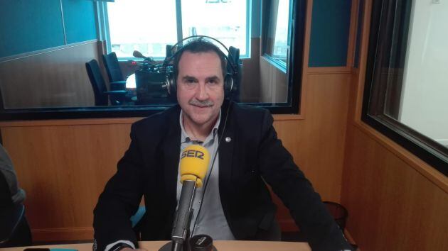 Luis Miguel Pérez Adán, Cronista oficial de Cartagena, en los estudios de Radio Cartagena Cadena SER