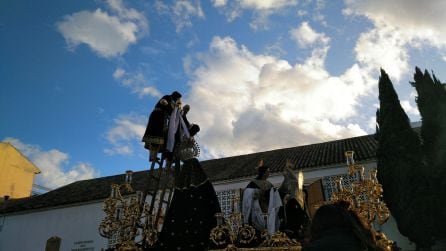 El Descendimiento inicia su estación de penitencia