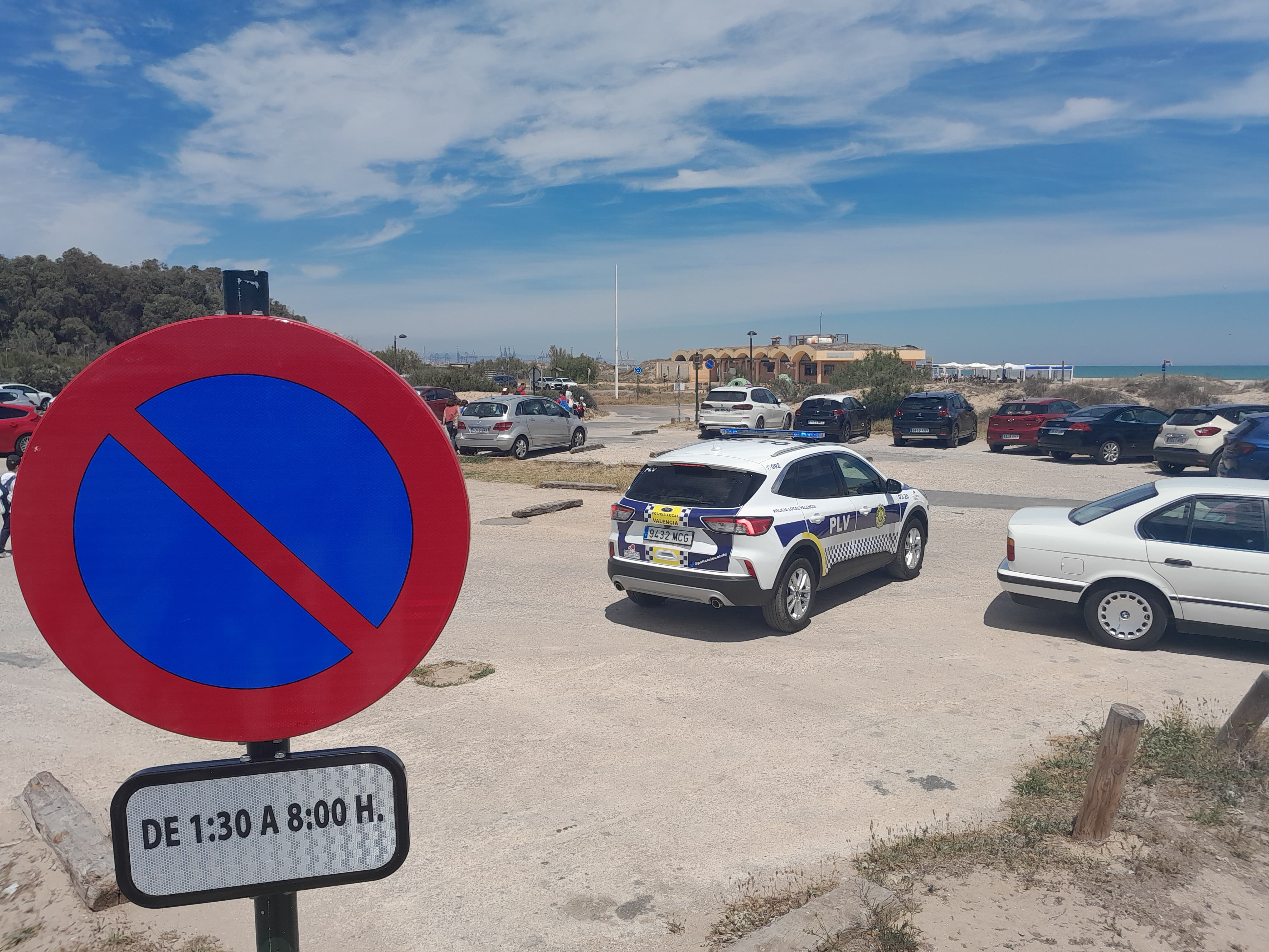 Nuevas señales de prohibido aparcar en la Devesa de València