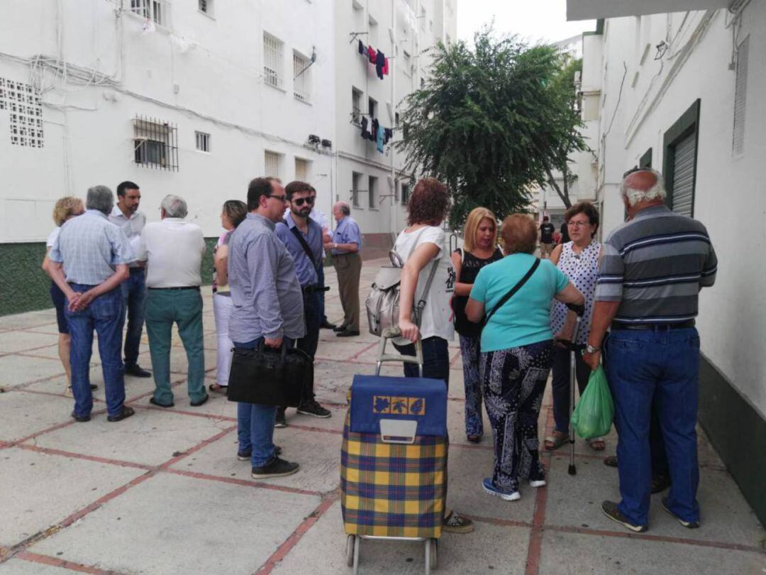 La alcaldesa Mamen Sánchez durante una visita a la barriada de Icovesa