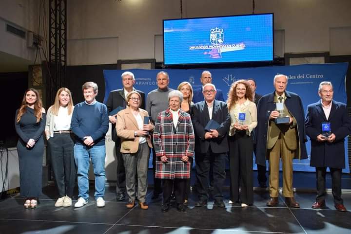 Autoridades y premiados en la gala del 40 y 30 Aniversario de Radio Tarancón y Dial Tarancón