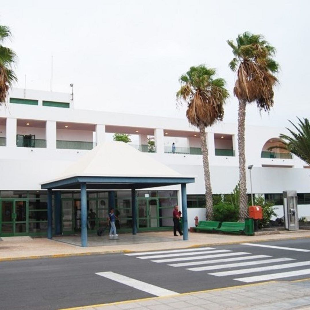 Entrada principal del hospital doctor José Molina Orosa de Arrecife.