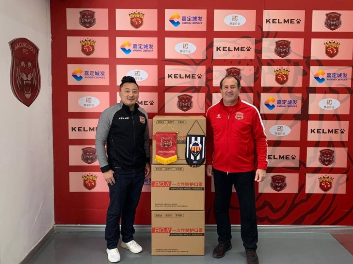 El Shanghái Jiading Boji FC chino donará seis mil malcarillas gracias al castellonense Nahum Mingol