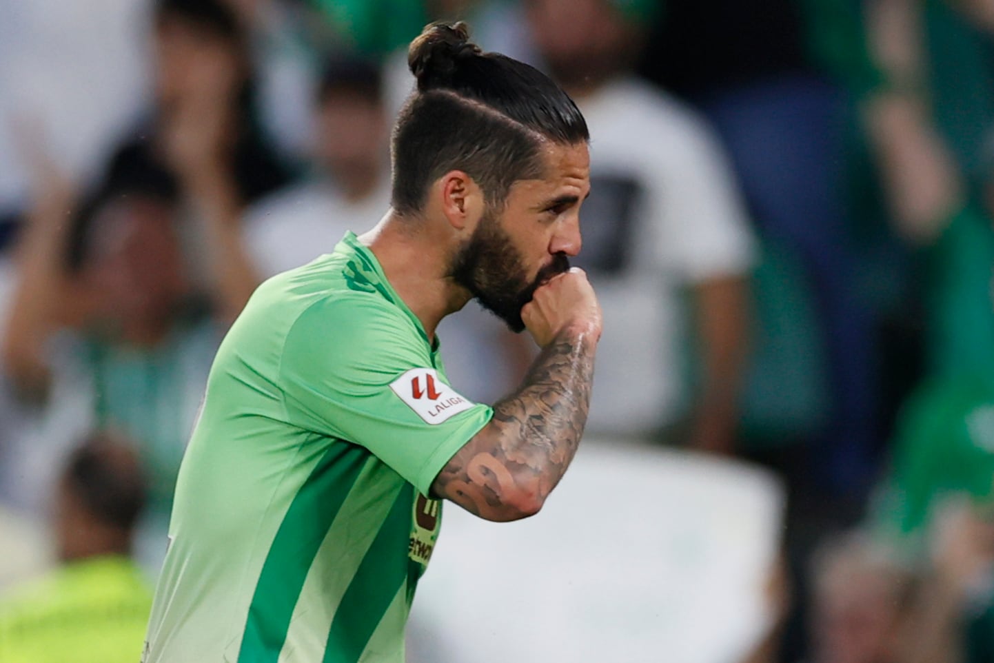 El centrocampista del Betis Isco Alarcón celebra el segundo gol de su equipo durante ante la UD Almería