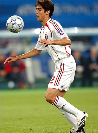 NO VENDRÁ. Kaká, brasileño del Milan, durante la final de la Liga de Campeones contra el Liverpool.