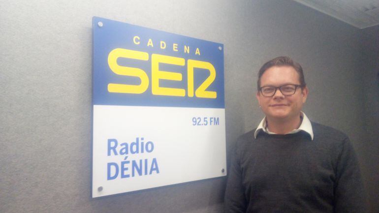 Visita del concejal de Podemos en el Ayuntamiento de Dénia, Alex Rodenkirchen, a Radio Dénia Cadena SER.