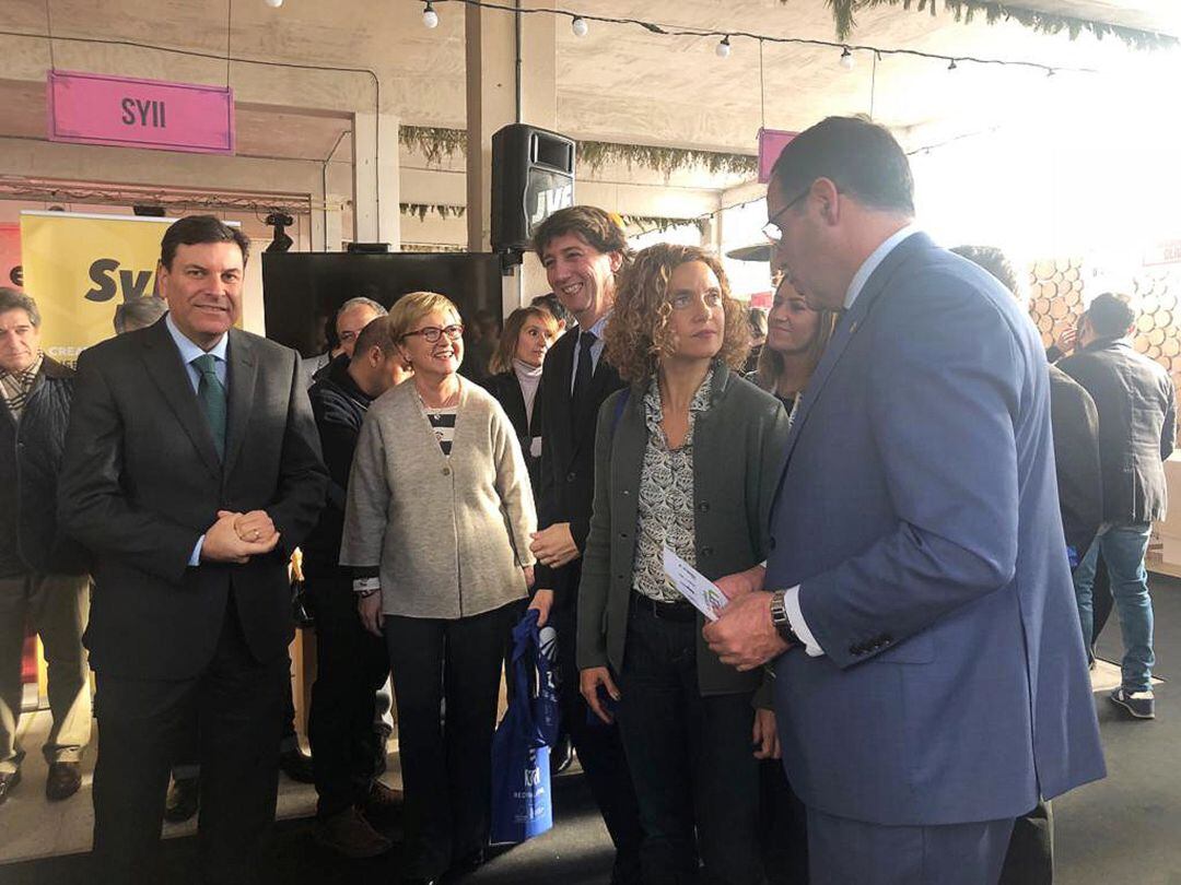 Benjamín Prieto junto a la ministra de Política Territorial, Meritxell Batet.
